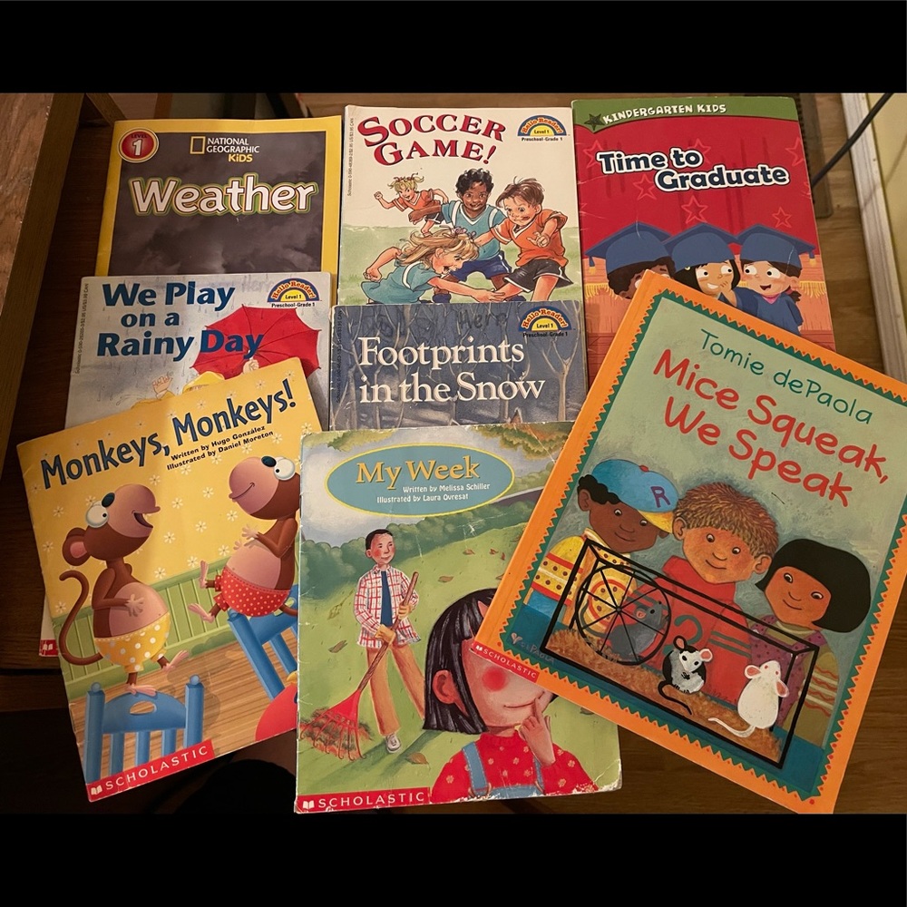 Lot of 8 Scholastic kindergarten- Level 1 books